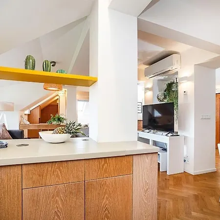 Magic With Terrace Apartment *