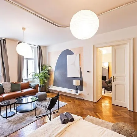 Unique Stylish - L3 Apartment *