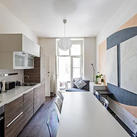 Unique Stylish - L3 Apartment
