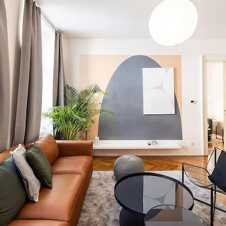 Unique Stylish - L3 Prague