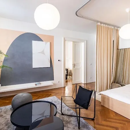 Unique Stylish - L3 Apartment *