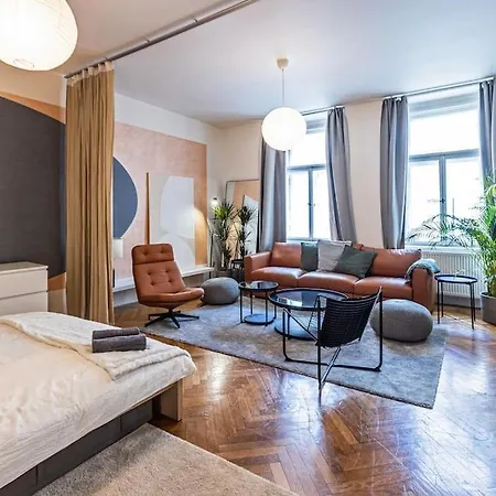 Unique Stylish - L3 * Prague