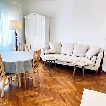 Homestay At The Blue Lion & Parking Assistance
