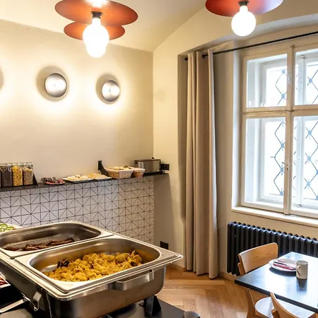 Sir Toby's Midtown Hostel