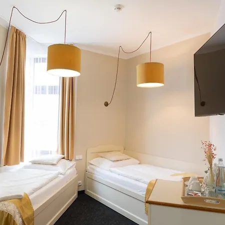 Sir Toby's Midtown Hostel
