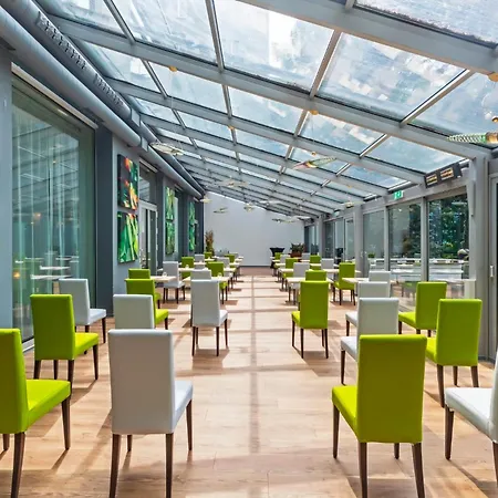Szálloda Holiday By Ihg