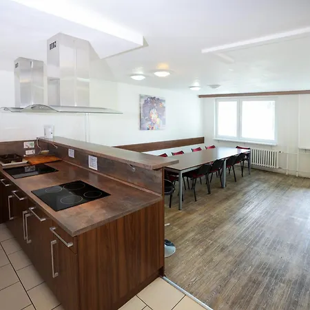 Eislerova Kolej Jarov Hostal *