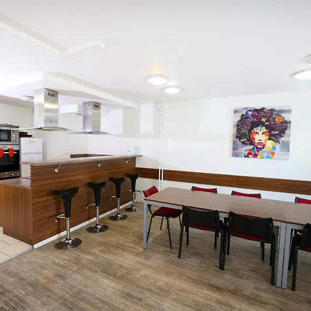 Eislerova Kolej Jarov Hostal *