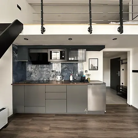 Contemporary Jindrisska Apartment *