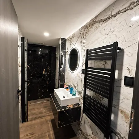Apartment Grand Viceroy - Gothic Tower View