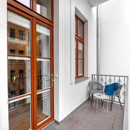 Elegant Located In The Centre Of Daire *