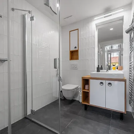 Elegant Located In The Centre Of