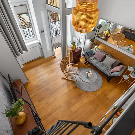 Elegant Located In The Centre Of *