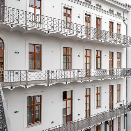 Elegant Located In The Centre Of Daire