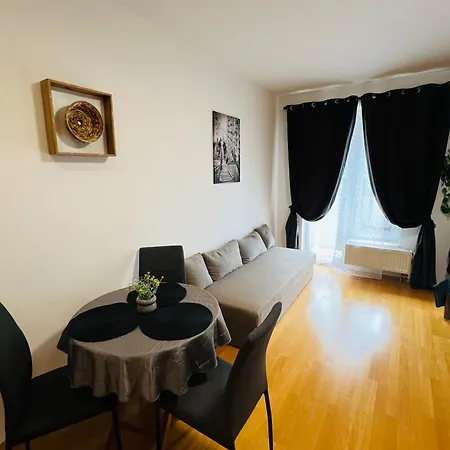 Nika 10 Apartment *