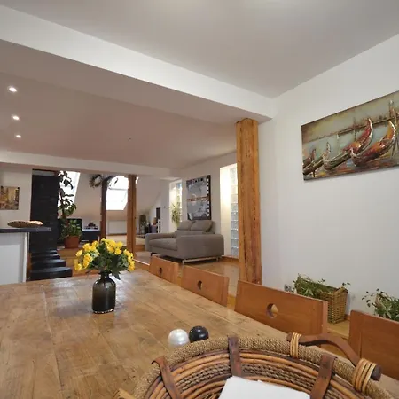 Dachgeschosswohnung Josefov Fuer 8 Personen In