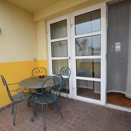 Dachgeschosswohnung Josefov Fuer 8 Personen In Apartment Prague