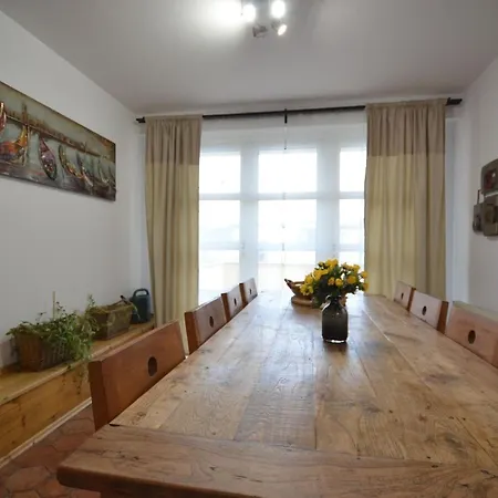 Dachgeschosswohnung Josefov Fuer 8 Personen In Apartment Prague