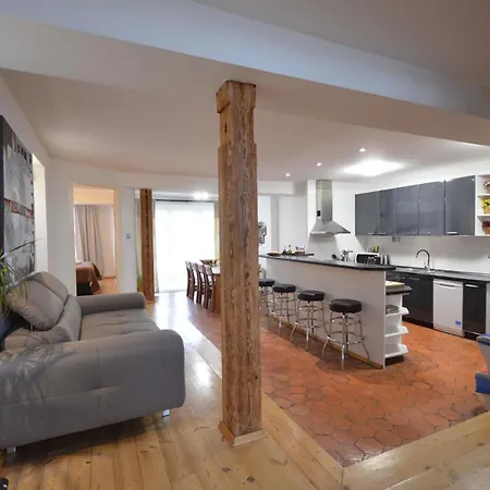 Dachgeschosswohnung Josefov Fuer 8 Personen In Prague