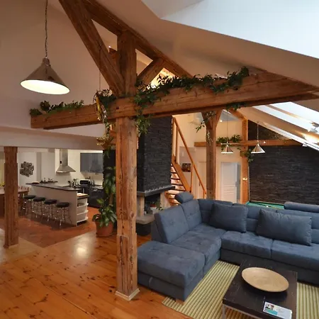 Apartment Dachgeschosswohnung Josefov Fuer 8 Personen In *