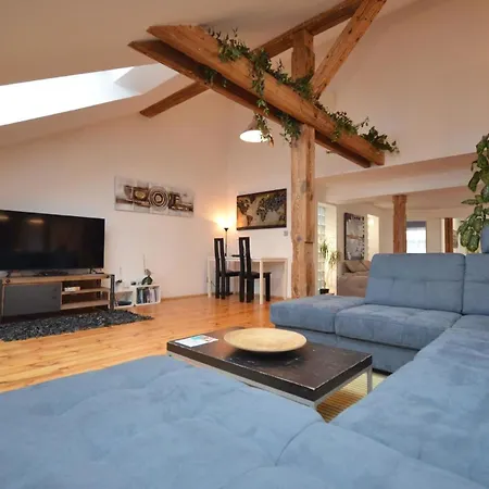 Dachgeschosswohnung Josefov Fuer 8 Personen In Apartment Prague