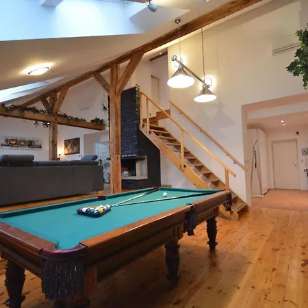 Dachgeschosswohnung Josefov Fuer 8 Personen In *