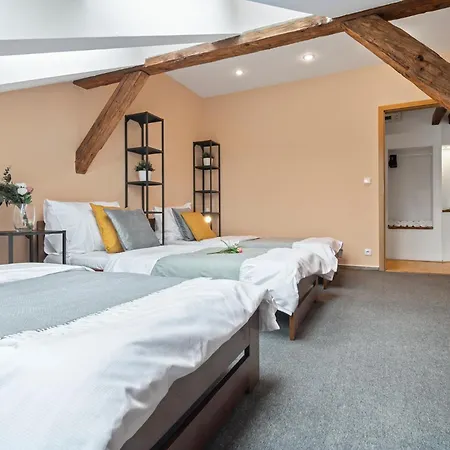 Vintage Apts In Heart Of By Michal&friends *