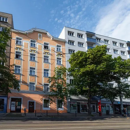 Leon Hotel