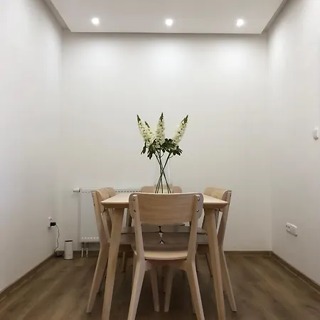 A New Apartment, Free Parking, Close To The Center *