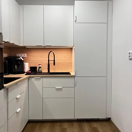 A New Apartment, Free Parking, Close To The Center *