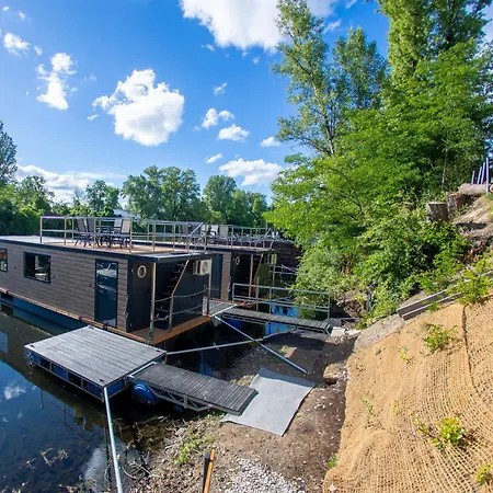 Bay Houseboats