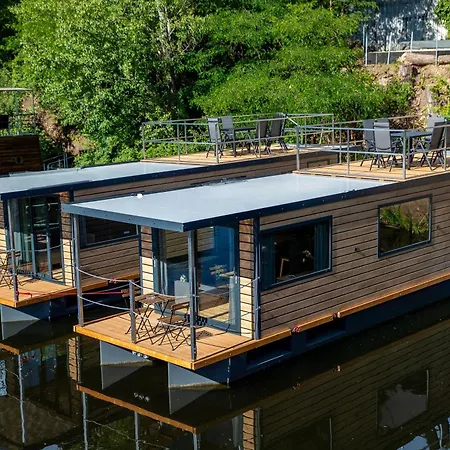 Botel Bay Houseboats 3*