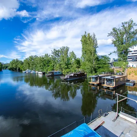 Bay Houseboats 3* Prague