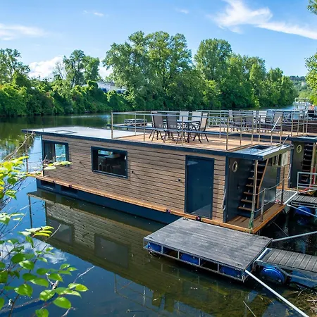 Botel Bay Houseboats