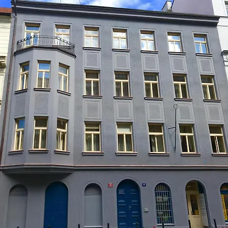 Vladislavova Luxury