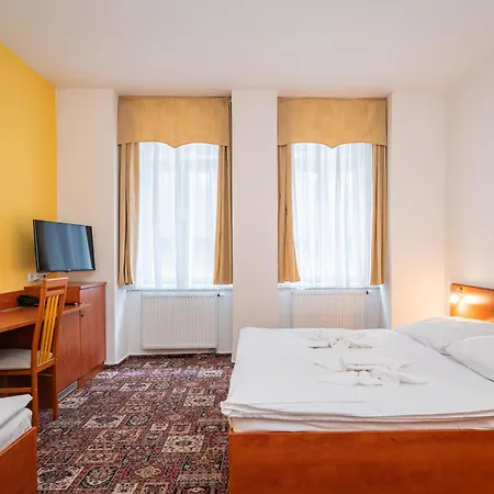 Szálloda De Luxe 3*