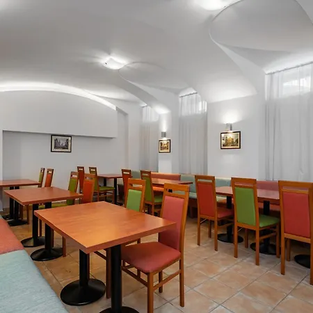 Szálloda De Luxe Prága