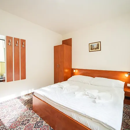 De Luxe Szálloda