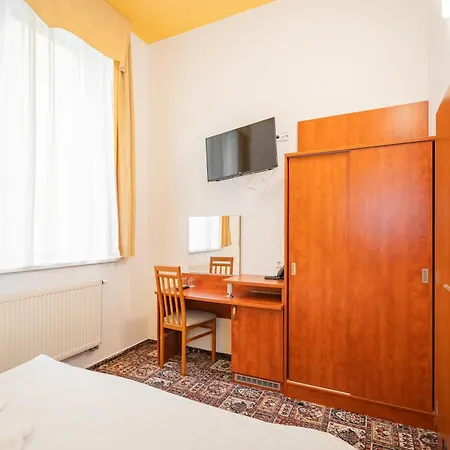 Hotel De Luxe 3*