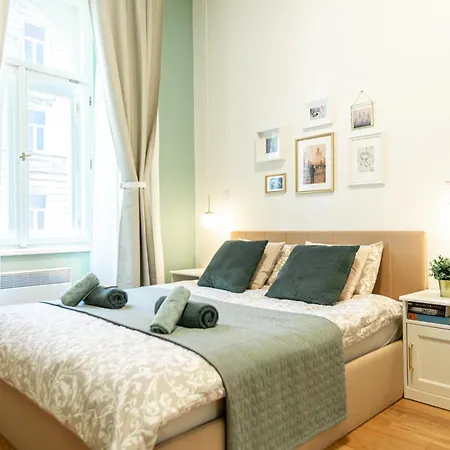 Apartment Modern & Spacious Near The Old Town Prague