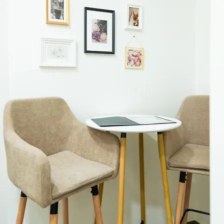 Modern & Spacious Near The Old Town Apartment *