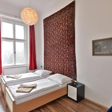 13 Single Beds In Centrum Apartment Prague
