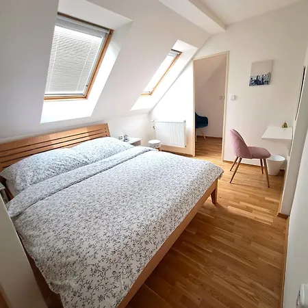 Apartmanovy Dum Se Zahradou V Klidne Casti Prahy شقة *