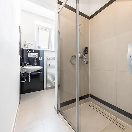 Hotel A1 Royal Plaza