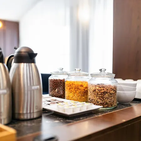 Hotel A1 Royal Plaza