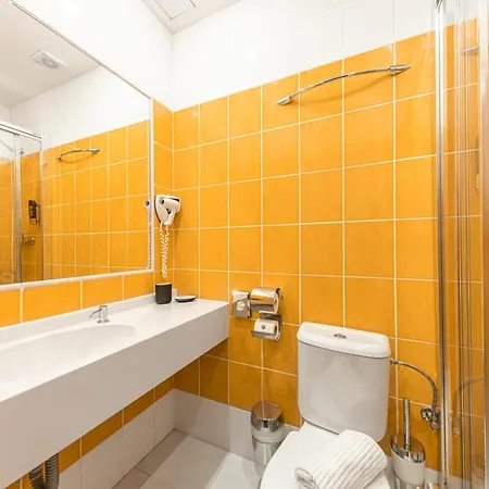A1 Royal Plaza Hotel 3*
