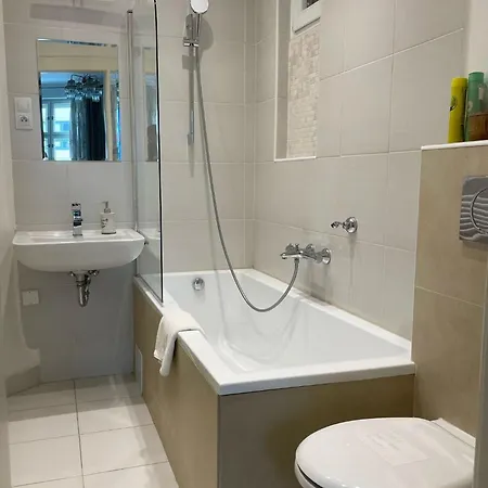 Apartment Luxury 3bedrs 2baths By Old Town Square *