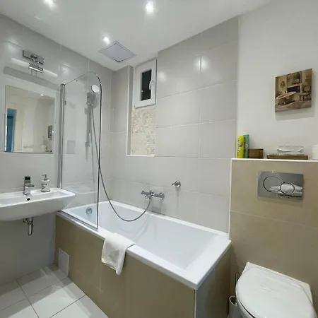 Luxury 3bedrs 2baths By Old Town Square *