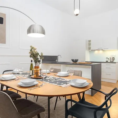 Stru House By Days - Luxurious Next To National Theatre Apartment *