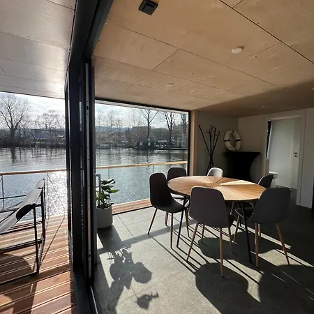 Botel Stream Prag